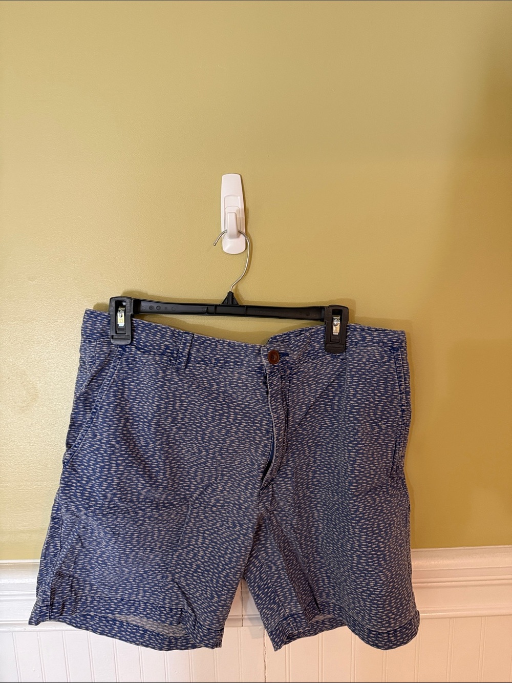 Vineyard Vines Men's Size 34W Blue Patterned Flat Front Shorts